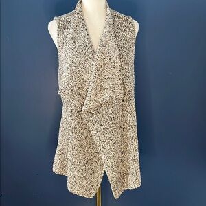 Jones New York- Medium heather cream, brown, black open front vest with lapels